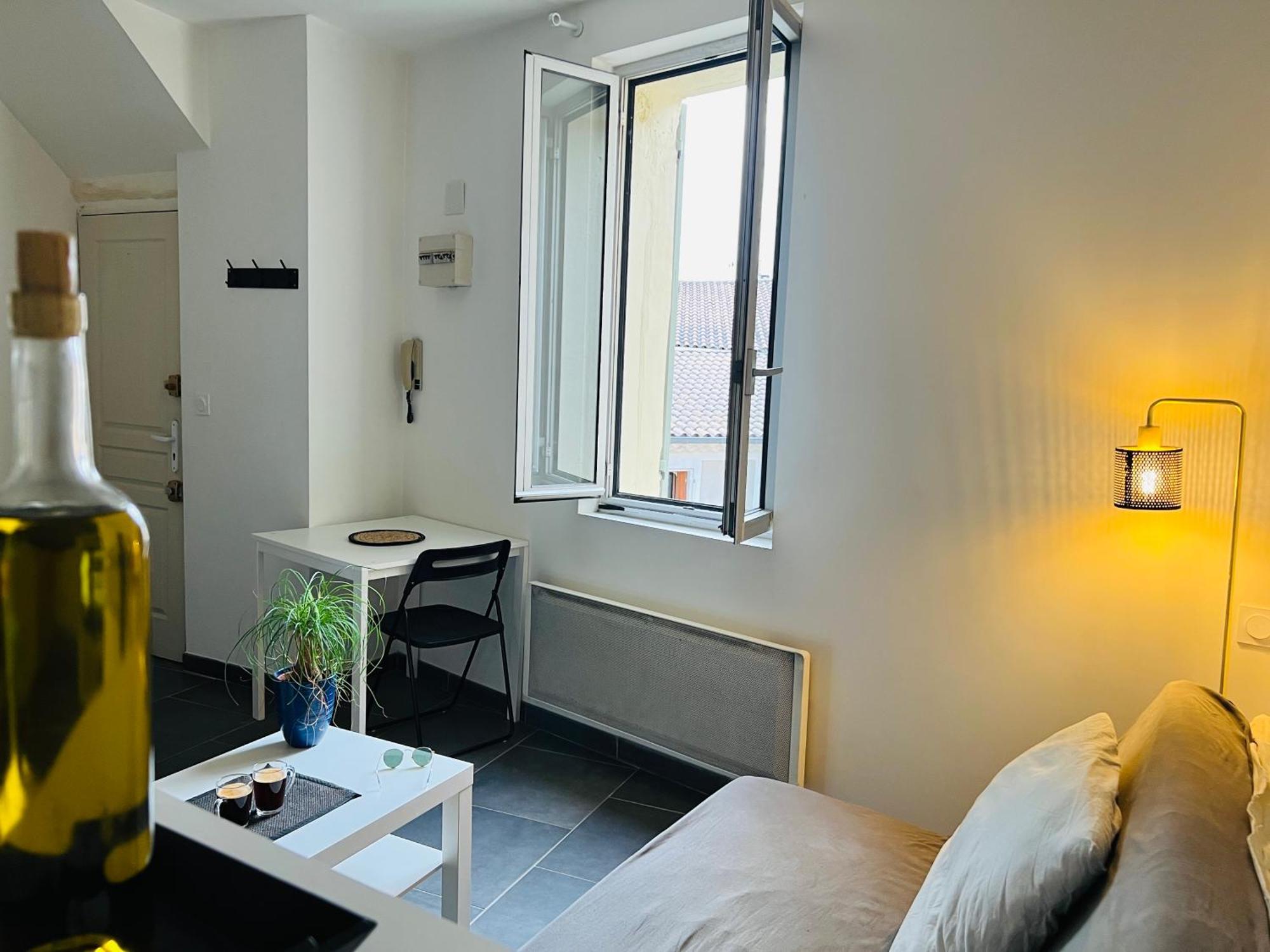 Cosy Studio Hyper Centre Avec Kitchenette & Climatisation Carpentras Exterior photo